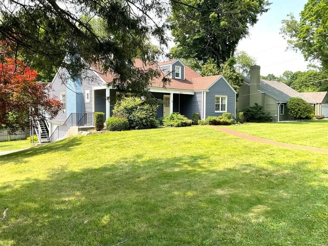 26 Alden Rd in Poughkeepsie, NY - Foto de edificio - Building Photo
