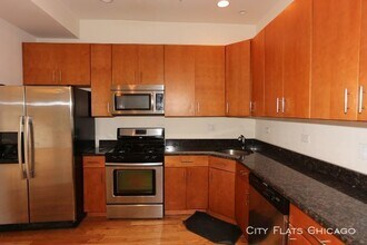 2835 N Damen Ave-Unit -Unit 3F in Chicago, IL - Building Photo - Building Photo