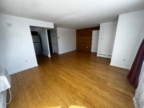 207 Summit Ave, Unit B in Norwood, PA - Foto de edificio - Building Photo