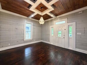 405 E Denton St in Ennis, TX - Building Photo - Building Photo