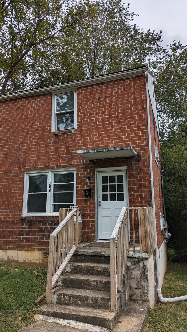 1208 Preston St, Unit 1208 in Bristol, VA - Foto de edificio - Building Photo