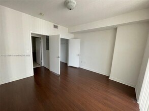 79 SW 12th St, Unit 1104-S in Miami, FL - Building Photo - Building Photo