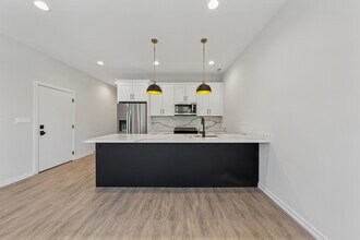 4904 S St Lawrence Ave in Chicago, IL - Building Photo - Building Photo