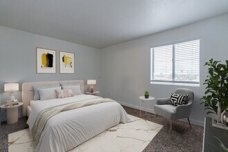 Montecito Apartments in Phoenix, AZ - Building Photo - Building Photo