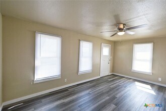 122 Perryman St in New Braunfels, TX - Building Photo - Building Photo
