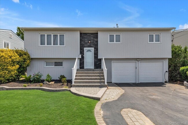 property at 3075 Whaleneck Dr
