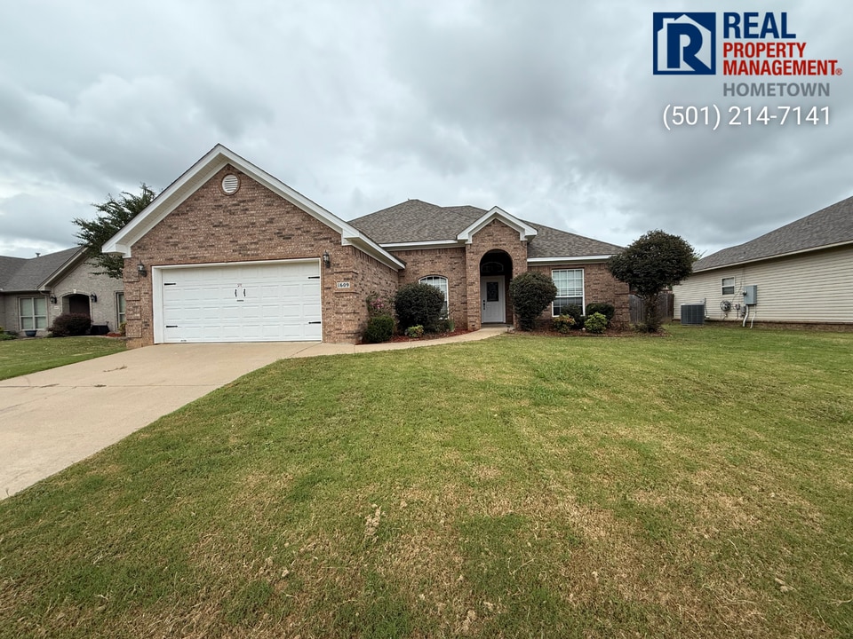 1609 White Oak Cir in Benton, AR - Building Photo