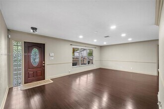 1901 NW 41st St in Oakland Park, FL - Building Photo - Building Photo