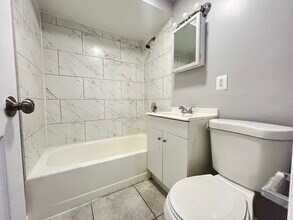 88 Pearsall Ave, Unit 5 in Jersey City, NJ - Foto de edificio - Building Photo