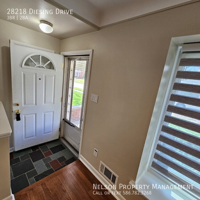 28218 Diesing Dr in Madison Heights, MI - Building Photo - Building Photo