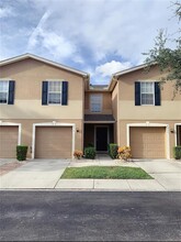 8013 Sutton Terrace Ln in Tampa, FL - Building Photo - Building Photo