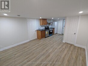 903 10th St in Mississauga, ON - Building Photo - Building Photo