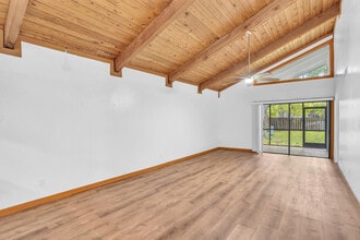 100 Sparrow Dr in Royal Palm Beach, FL - Building Photo - Building Photo
