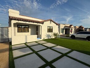 6556 3rd Ave in Los Angeles, CA - Foto de edificio - Building Photo