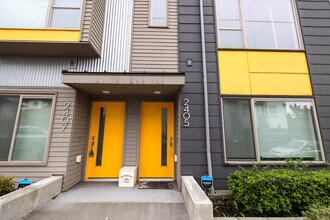 2405 S Holgate St in Seattle, WA - Foto de edificio - Building Photo