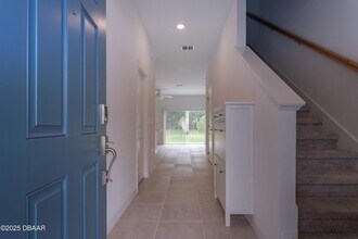 326 Riverfront Wy in Edgewater, FL - Foto de edificio - Building Photo