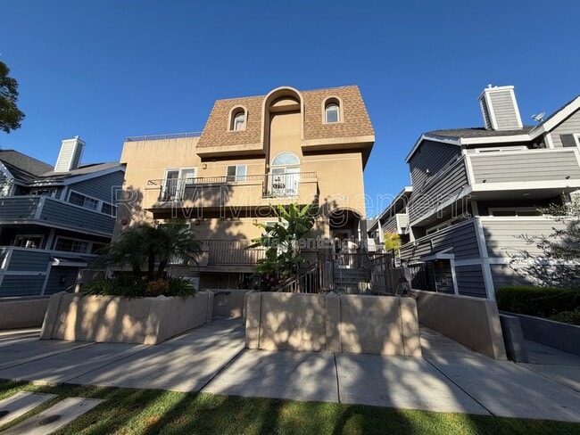 property at 843 Hayworth Ave