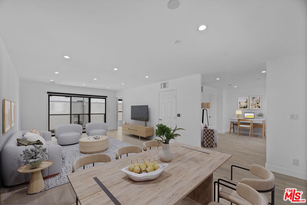 725 N Alfred St in Los Angeles, CA - Building Photo