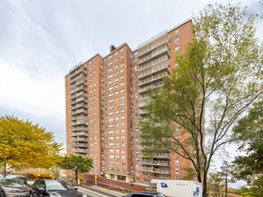 Inwood Gardens in New York, NY - Building Photo - Building Photo