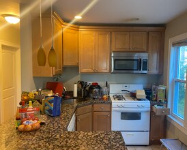 27 Fairfax St, Unit 1 in Somerville, MA - Foto de edificio - Building Photo