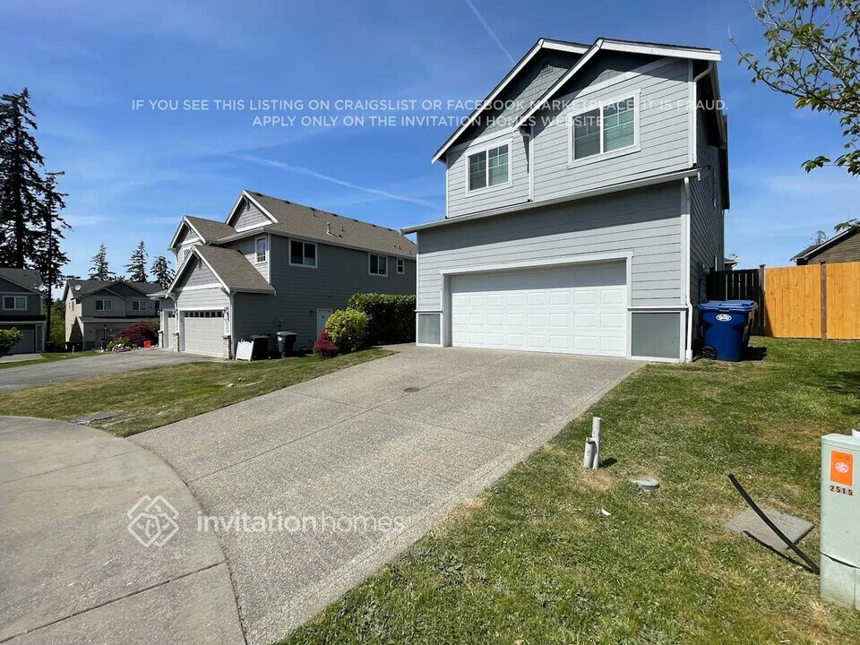 2509 190th St Ct E in Tacoma, WA - Foto de edificio
