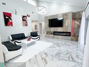2060 Amesbury Cir in Wellington, FL - Building Photo - Building Photo