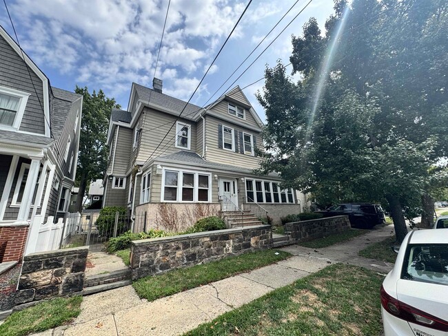 93 W 35th St in Bayonne, NJ - Building Photo - Building Photo