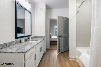 12020 Brush Hl Rd, Unit 1-107 in Wildwood, FL - Foto de edificio - Building Photo