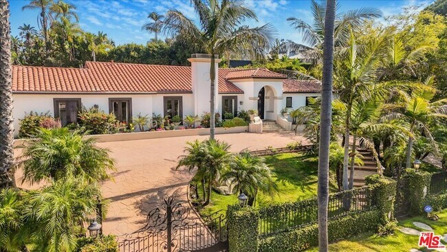 114 S Layton Dr in Los Angeles, CA - Building Photo - Building Photo