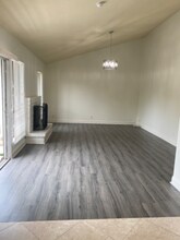 355 W Sierra Ave, Unit 119 in Fresno, CA - Building Photo - Building Photo