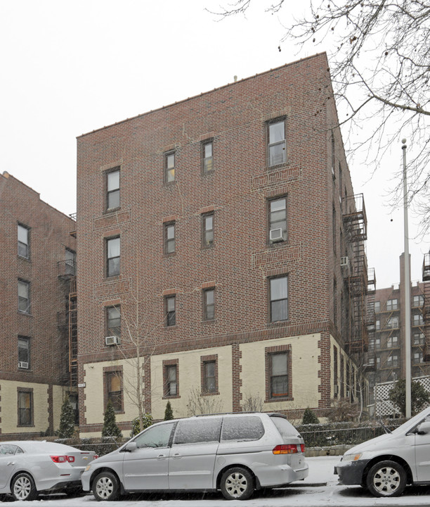 14441 Roosevelt Ave in Flushing, NY - Building Photo