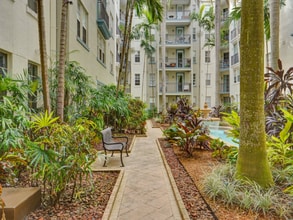 533 NE 3rd Ave in Fort Lauderdale, FL - Building Photo - Building Photo