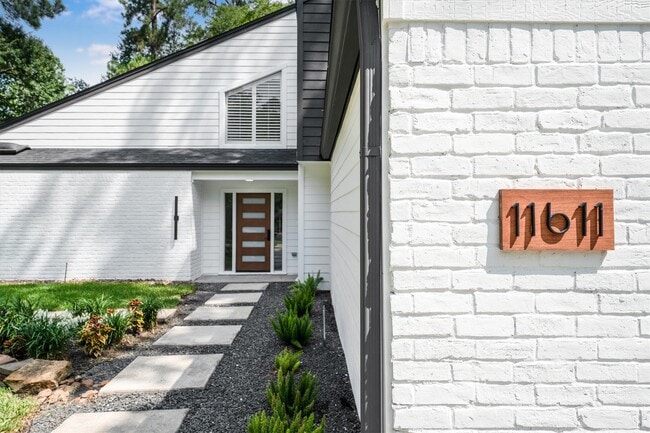 property at 11611 Pinyon Pl