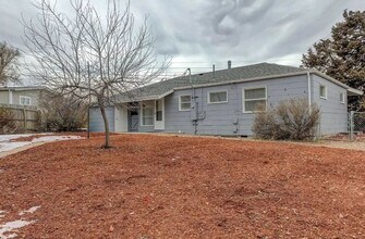 1170 S Holly St in Denver, CO - Building Photo - Building Photo