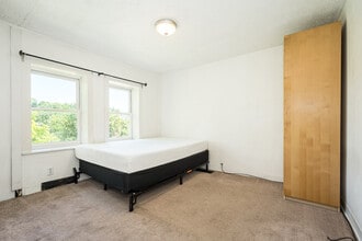 1004 College Ave in Morgantown, WV - Foto de edificio - Building Photo