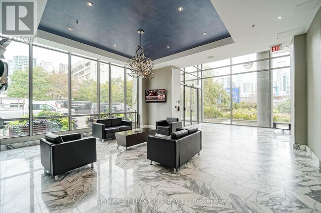 5 Mariner Terrace in Toronto, ON - Building Photo - Building Photo