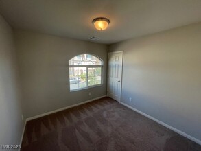5787 Noble Oaks Ct in Las Vegas, NV - Building Photo - Building Photo