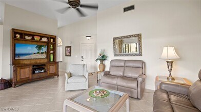 577 Beachwalk Cir in Naples, FL - Building Photo - Building Photo