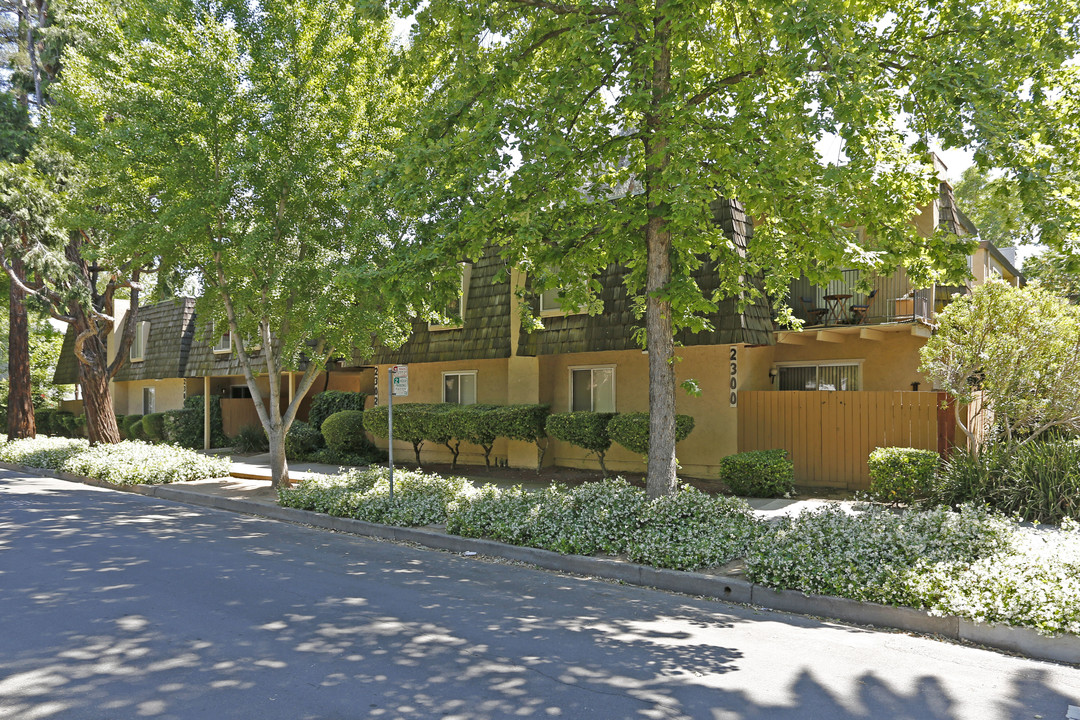 2300-2306 G St in Sacramento, CA - Building Photo