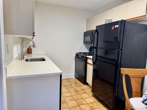 1 Kings Ct in Nanuet, NY - Building Photo - Building Photo
