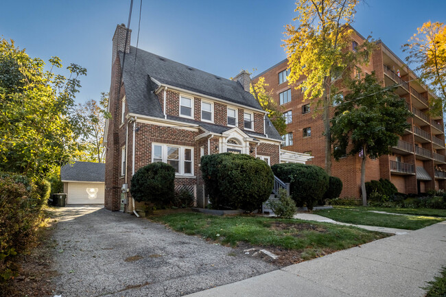 821 Center St in Des Plaines, IL - Building Photo - Building Photo