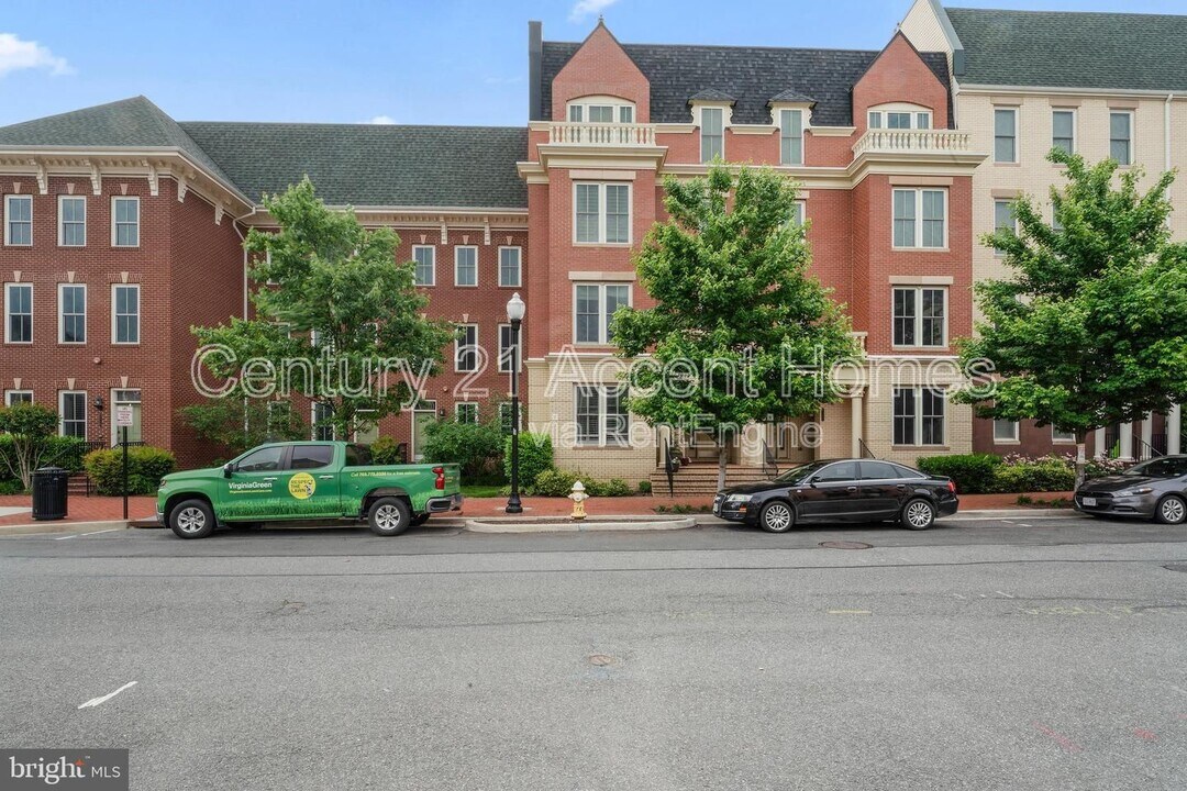 2109 Main Line Blvd in Alexandria, VA - Building Photo