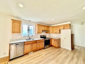 17 Hamlet St, Unit 17 in Somerville, MA - Building Photo - Building Photo