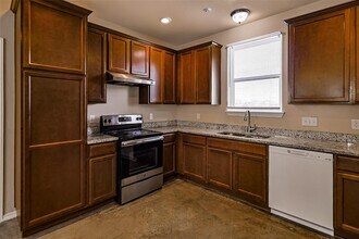 1300 Hausman Dr in Lockhart, TX - Building Photo - Building Photo