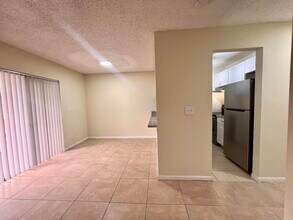 6061 10th Ave N in Greenacres, FL - Building Photo - Building Photo