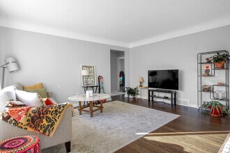 24330 Manistee St in Oak Park, MI - Building Photo - Building Photo