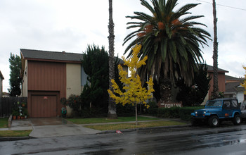 The Dorian in Los Alamitos, CA - Foto de edificio - Building Photo