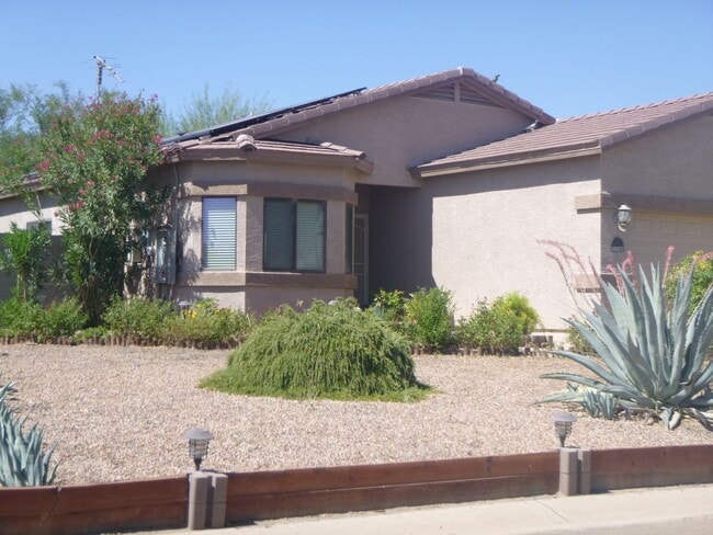10025 W Concordia Dr in Arizona City, AZ - Building Photo - Building Photo