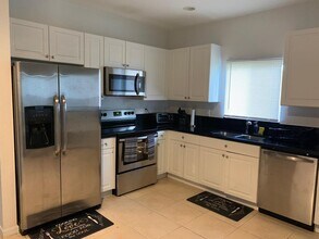 3005 NW 30th Ave in Lauderdale Lakes, FL - Building Photo - Building Photo