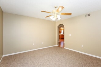 12930 Bridleford Dr in Gibsonton, FL - Foto de edificio - Building Photo